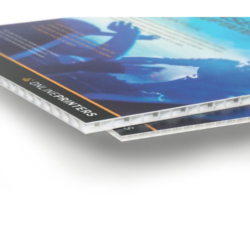 Weiße Hohlkammerplatte, leicht und stabil.