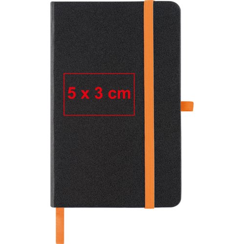Schwarzes Notizbuch mit Gummibandverschluss und Lesebändchen.